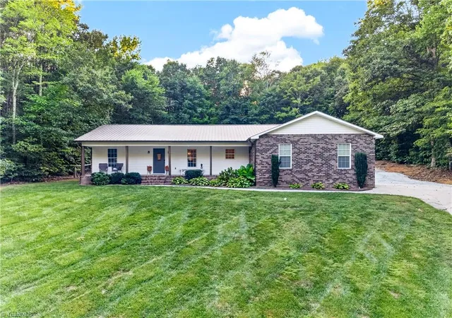 Photo 1 of Sale Pending at 860 Black Lake Rd, Thomasville, NC 27360 | MLS# 1234288 | Listing updated on 2026-09-13