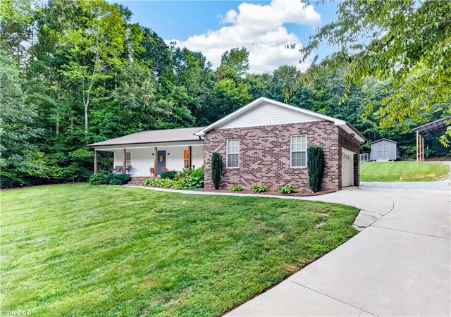 Photo 3 of Sale Pending at 860 Black Lake Rd, Thomasville, NC 27360 | MLS# 1234288 | Listing updated on 2026-09-13