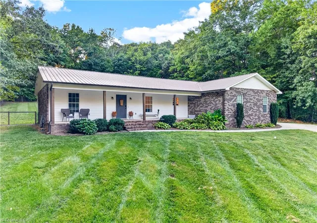 Photo 4 of Sale Pending at 860 Black Lake Rd, Thomasville, NC 27360 | MLS# 1234288 | Listing updated on 2026-09-13