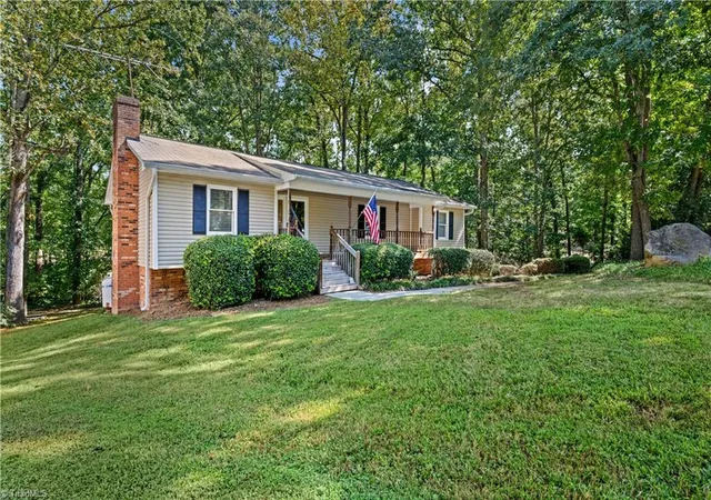 Photo 1 of Single family home for sale at 370 Tamworth Dr, Clemmons, NC 27012 | MLS# 1235095 | Listing updated on 2026-09-13