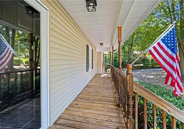 Photo 4 of Single family home for sale at 370 Tamworth Dr, Clemmons, NC 27012 | MLS# 1235095 | Listing updated on 2026-09-13
