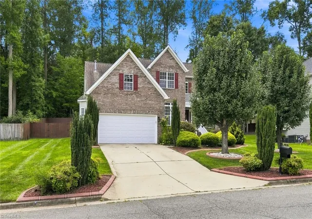 Photo 3 of Single family home for sale at 4106 Clovelly Dr, Greensboro, NC 27406 | MLS# 1234273 | Listing updated on 2026-09-16