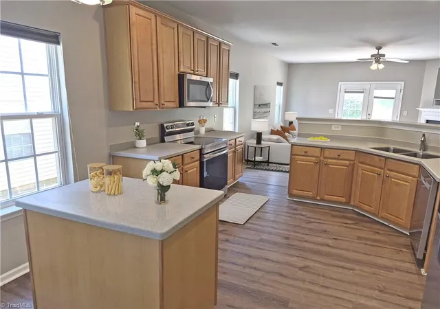 Photo 3 of Single family home for sale at 4061 Fountain Grv Dr, High Point, NC 27265 | MLS# 1235896 | Listing updated on 2026-10-06