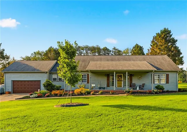 Photo 2 of Single family home for sale at 40 Candlewick Cvs Dr, Taylorsville, NC 28681 | MLS# 1234419 | Listing updated on 2026-09-13