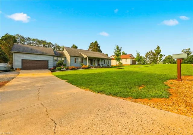 Photo 4 of Single family home for sale at 40 Candlewick Cvs Dr, Taylorsville, NC 28681 | MLS# 1234419 | Listing updated on 2026-10-10