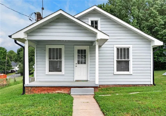 Photo 1 of Single family home for sale at 202 W Whitsett St, Graham, NC 27253 | MLS# 1234744 | Listing updated on 2026-09-20