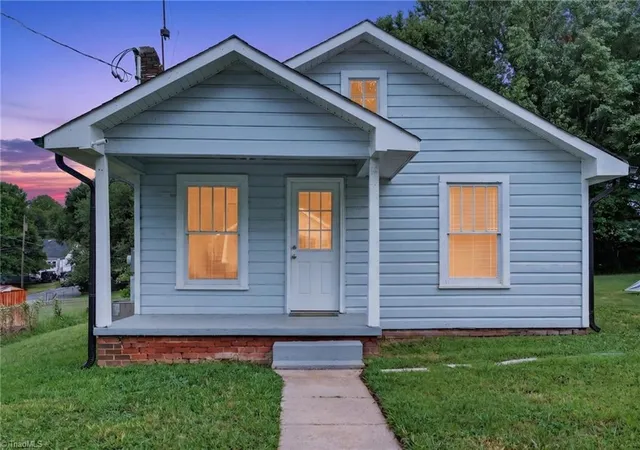 Photo 2 of Single family home for sale at 202 W Whitsett St, Graham, NC 27253 | MLS# 1234744 | Listing updated on 2026-09-20