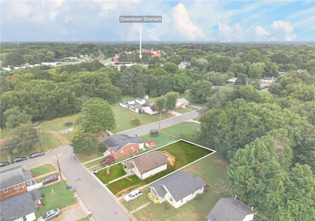 Photo 3 of Single family home for sale at 202 W Whitsett St, Graham, NC 27253 | MLS# 1234744 | Listing updated on 2026-09-20