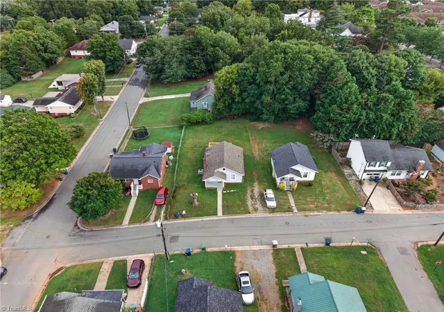 Photo 4 of Single family home for sale at 202 W Whitsett St, Graham, NC 27253 | MLS# 1234744 | Listing updated on 2026-09-20