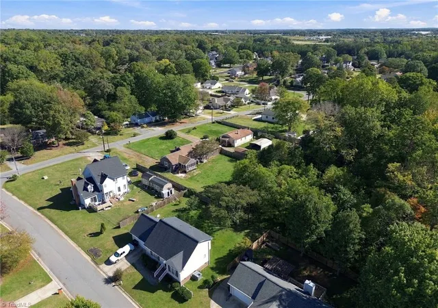 Photo 4 of Sale Pending at 133 Hoskins Cir, Burlington, NC 27215 | MLS# 1239541 | Listing updated on 2026-10-27