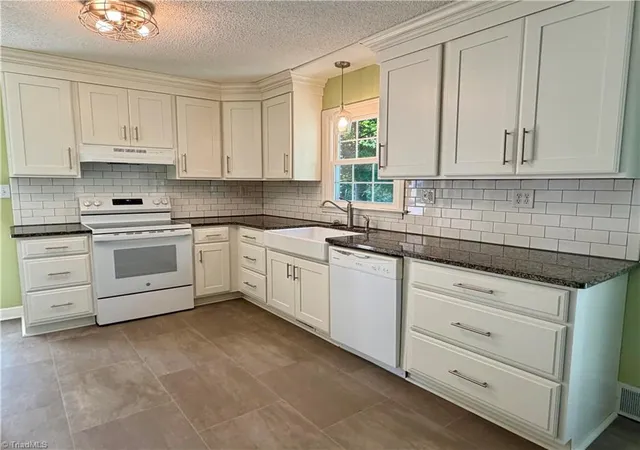 Photo 3 of Sale Pending at 802 Woodland Blvd, Wilkesboro, NC 28697 | MLS# 1235648 | Listing updated on 2026-09-16