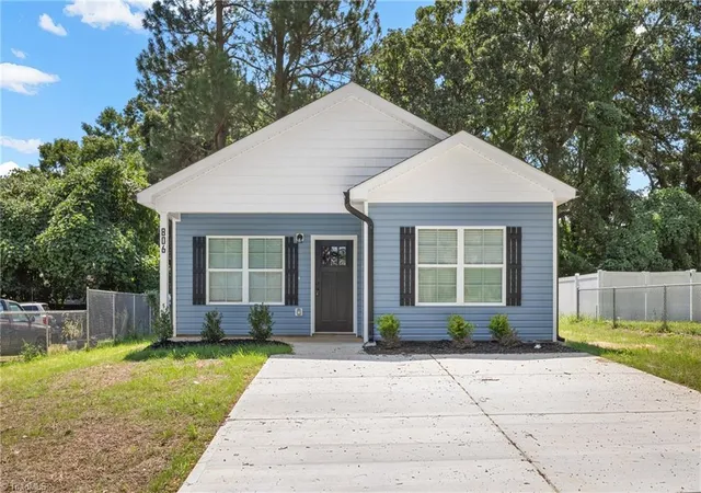 Photo 2 of Sale Pending at 806 High St, Burlington, NC 27215 | MLS# 1234886 | Listing updated on 2026-09-16
