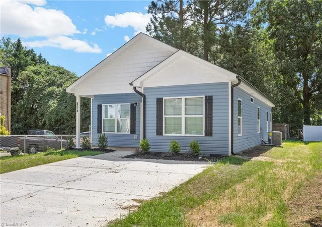 Photo 3 of Sale Pending at 806 High St, Burlington, NC 27215 | MLS# 1234886 | Listing updated on 2026-09-16
