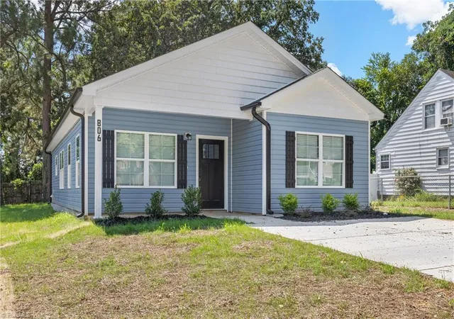Photo 3 of Sale Pending at 806 High St, Burlington, NC 27215 | MLS# 1234886 | Listing updated on 2026-09-16