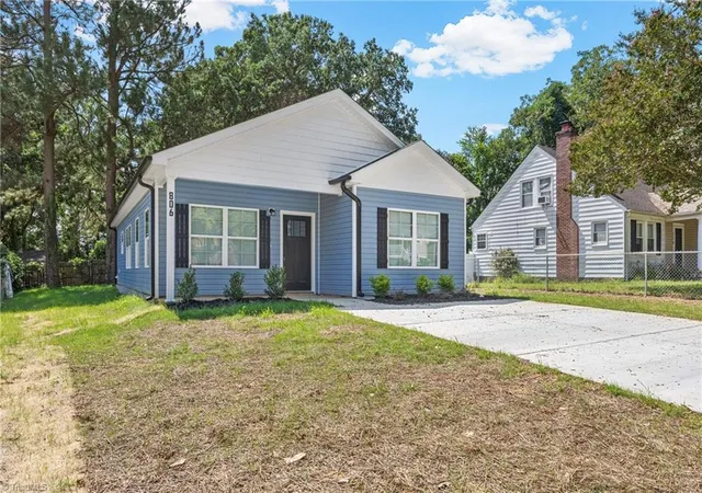 Photo 4 of Sale Pending at 806 High St, Burlington, NC 27215 | MLS# 1234886 | Listing updated on 2026-09-16