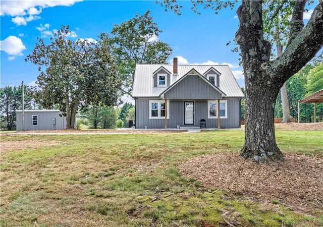Photo 3 of Single family home for sale at 4752 W Old Us Hwy 421, Hamptonville, NC 27020 | MLS# 1235833 | Listing updated on 2026-09-21