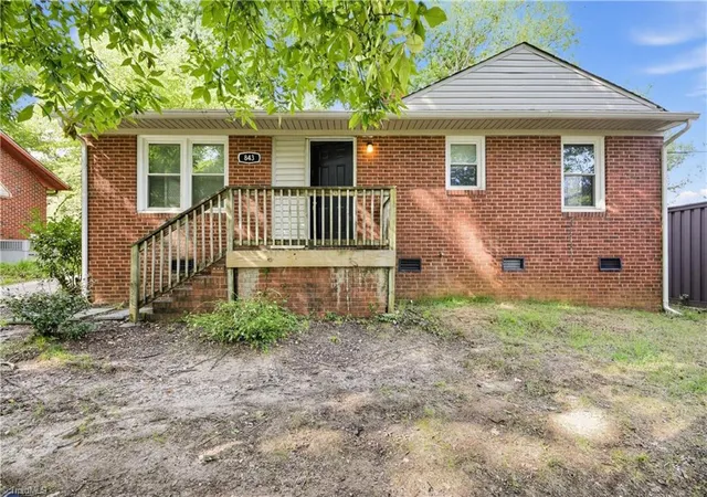 Photo 2 of Sale Pending at 843 Willow Pl, High Point, NC 27260 | MLS# 1235402 | Listing updated on 2026-09-24