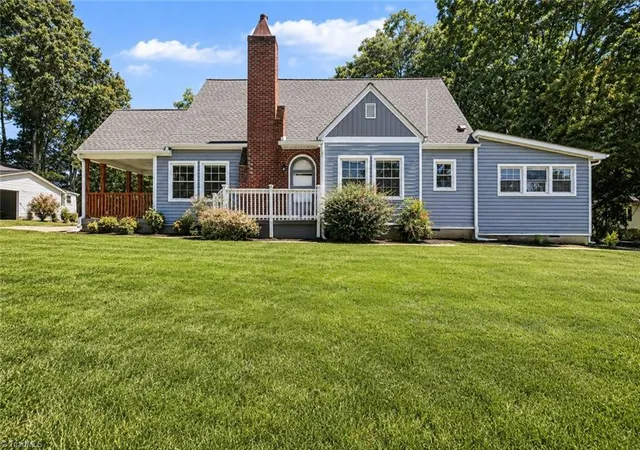 Photo 1 of Single family home for sale at 933 E King St, King, NC 27021 | MLS# 1234207 | Listing updated on 2026-09-16