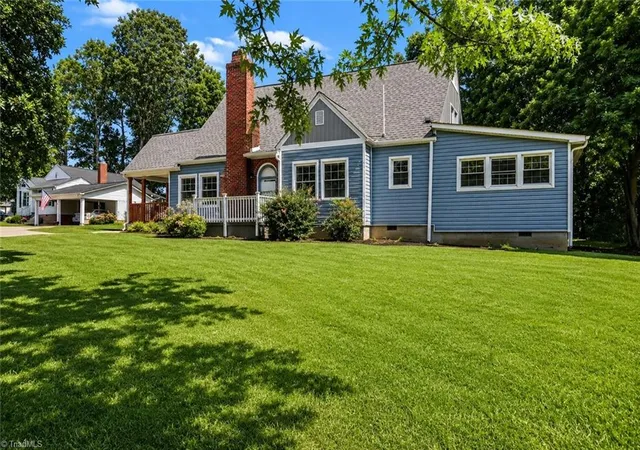 Photo 2 of Single family home for sale at 933 E King St, King, NC 27021 | MLS# 1234207 | Listing updated on 2026-09-16