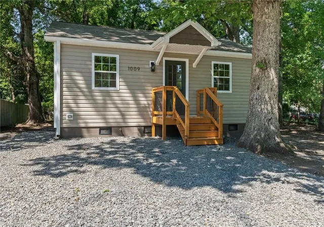 Photo 1 of Single family home for sale at 1009 Sykes Ave, Greensboro, NC 27405 | MLS# 1234839 | Listing updated on 2026-09-08