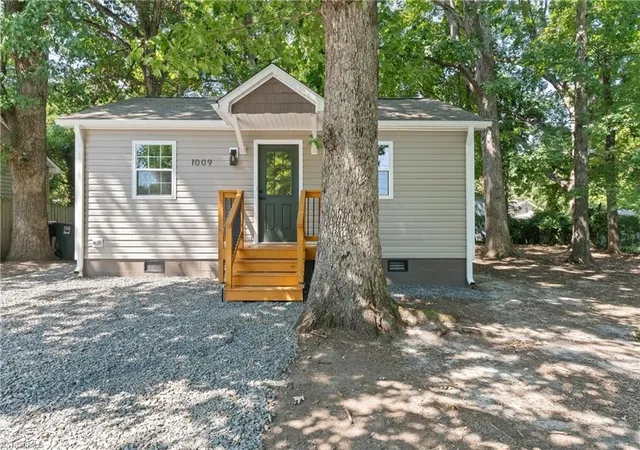 Photo 2 of Single family home for sale at 1009 Sykes Ave, Greensboro, NC 27405 | MLS# 1234839 | Listing updated on 2026-09-08