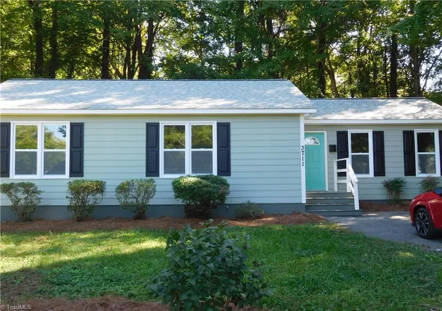 Photo 1 of Single family home for sale at 3711 Country Clb Rd, Winston Salem, NC 27104 | MLS# 1237504 | Listing updated on 2026-10-26