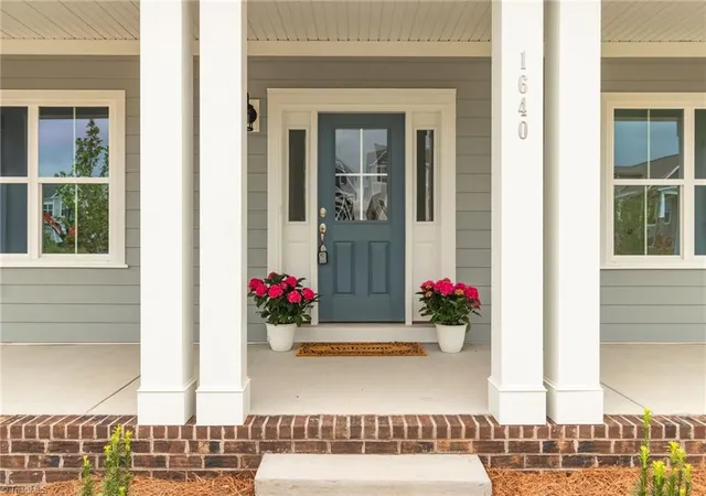 Photo 2 of Single family home for sale at 1640 Cross Village Ave, Kernersville, NC 27284 | MLS# 1234753 | Listing updated on 2026-09-18
