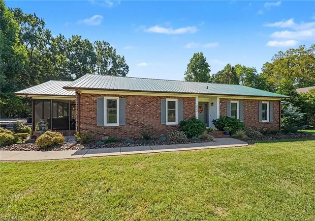 Photo 3 of Single family home for sale at 222 Devonway St, Eden, NC 27288 | MLS# 1235428 | Listing updated on 2026-10-01