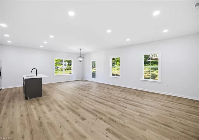 Photo 4 of Single family home for sale at 906 Twyckenham Dr, Greensboro, NC 27408 | MLS# 1239852 | Listing updated on 2026-10-28