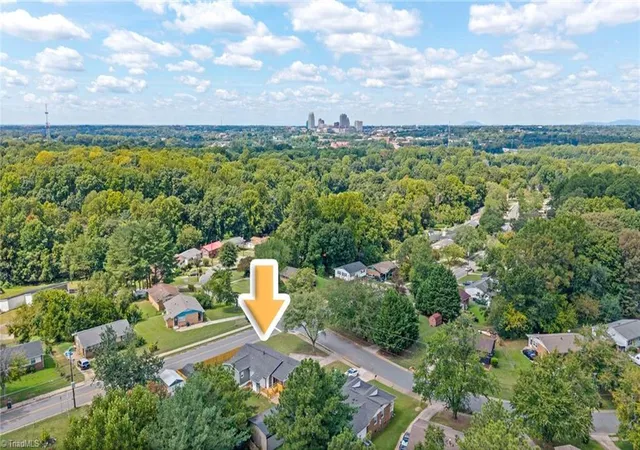 Photo 3 of Single family home for sale at 1400 E Sedgefield Dr, Winston Salem, NC 27107 | MLS# 1235331 | Listing updated on 2026-09-11