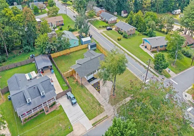 Photo 3 of Single family home for sale at 1400 E Sedgefield Dr, Winston Salem, NC 27107 | MLS# 1235331 | Listing updated on 2026-09-11
