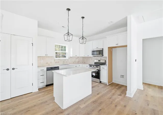 Photo 2 of Single family home for sale at 2118 Arbrook Ln, High Point, NC 27265 | MLS# 1239980 | Listing updated on 2026-10-24
