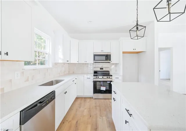 Photo 3 of Single family home for sale at 2118 Arbrook Ln, High Point, NC 27265 | MLS# 1239980 | Listing updated on 2026-10-24
