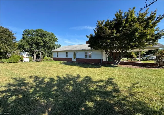 Photo 2 of Single family home for sale at 200 W King St, King, NC 27021 | MLS# 1235028 | Listing updated on 2026-09-10