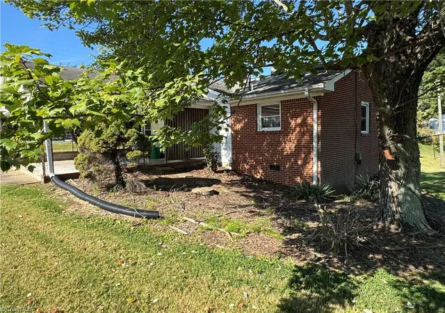 Photo 3 of Single family home for sale at 200 W King St, King, NC 27021 | MLS# 1235028 | Listing updated on 2026-09-10