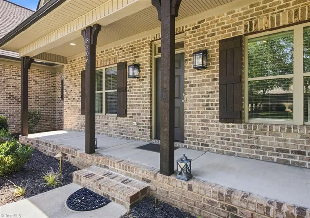 Photo 3 of Sale Pending at 8206 Arbor Ridge Ln, Clemmons, NC 27012 | MLS# 1234777 | Listing updated on 2026-10-02