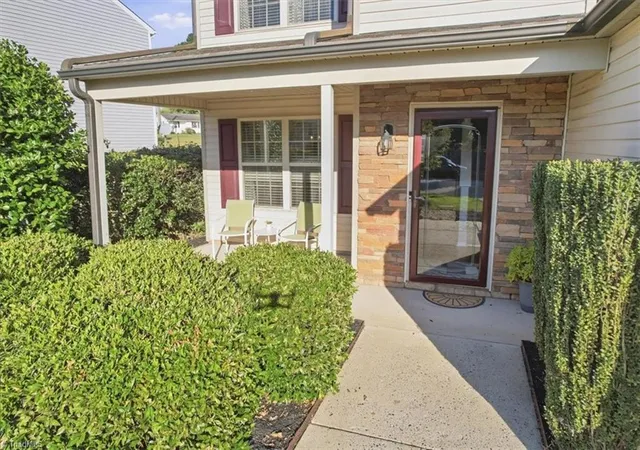 Photo 2 of Single family home for sale at 4562 Westhill Pl, Kernersville, NC 27284 | MLS# 1235892 | Listing updated on 2026-10-01