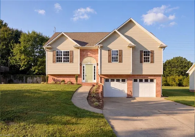 Photo 1 of Single family home for sale at 4152 Meredith Woods Ln, Winston Salem, NC 27107 | MLS# 1234425 | Listing updated on 2026-10-24