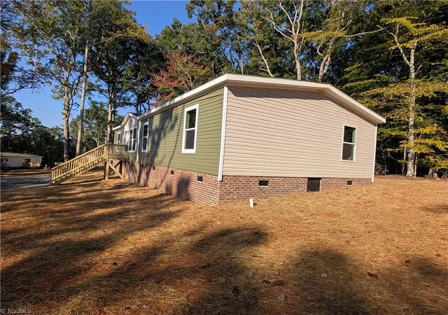 Photo 4 of Sale Pending at 1322 Pineview Rd, Randleman, NC 27317 | MLS# 1239286 | Listing updated on 2026-10-19