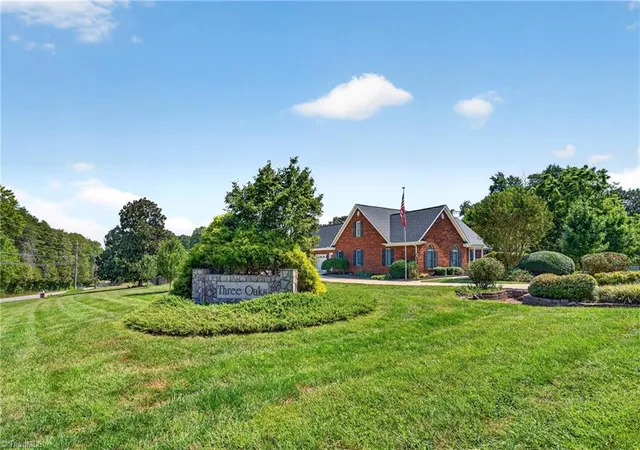 Photo 4 of Sale Pending at 117 Pinnix Dr, Lexington, NC 27295 | MLS# 1236431 | Listing updated on 2026-09-26
