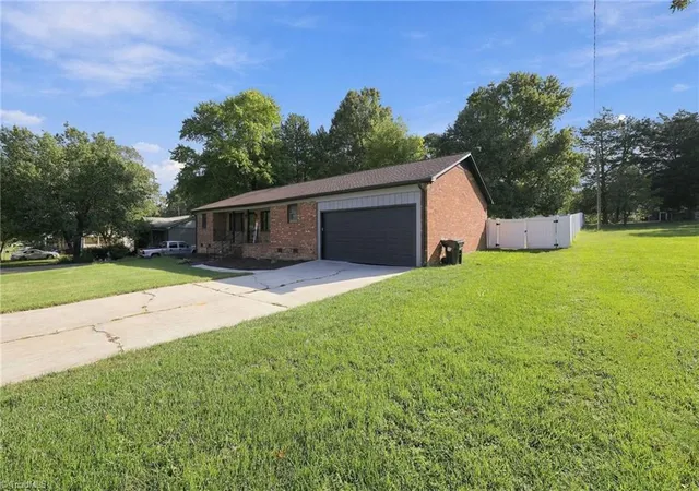 Photo 2 of Single family home for sale at 333 Gregg St, Archdale, NC 27263 | MLS# 1235528 | Listing updated on 2026-10-06