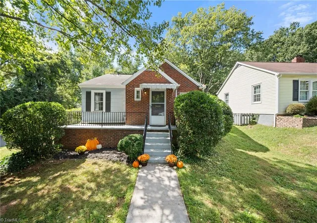 Photo 1 of Single family home for sale at 920 Bellview St, Winston Salem, NC 27103 | MLS# 1237429 | Listing updated on 2026-10-11