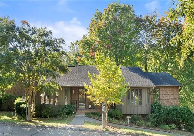 Photo 1 of Sale Pending at 500 Ridgehaven Cir, Winston Salem, NC 27104 | MLS# 1238100 | Listing updated on 2026-10-15