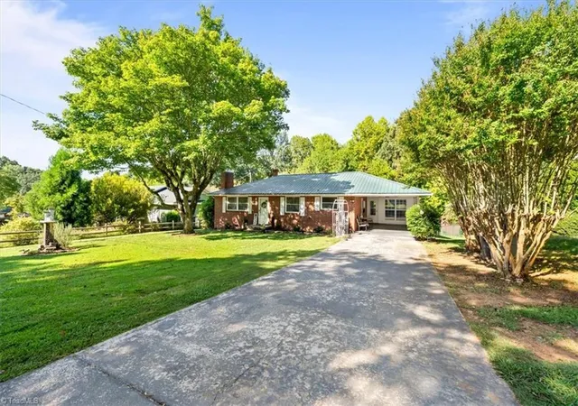 Photo 2 of Single family home for sale at 1539 Shady Dr, Asheboro, NC 27203 | MLS# 1236044 | Listing updated on 2026-10-06