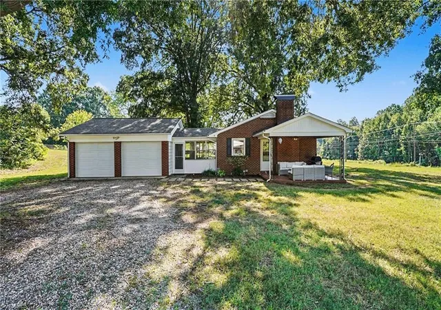 Photo 4 of Single family home for sale at 4129 High Point Rd, Winston Salem, NC 27107 | MLS# 1234525 | Listing updated on 2026-09-07