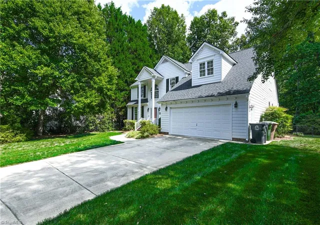 Photo 3 of Single family home for sale at 3 Veranda Ct, Greensboro, NC 27455 | MLS# 1234326 | Listing updated on 2026-09-11