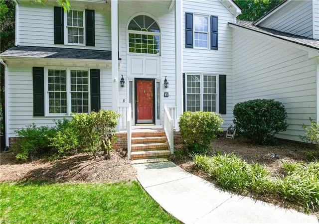 Photo 3 of Single family home for sale at 3 Veranda Ct, Greensboro, NC 27455 | MLS# 1234326 | Listing updated on 2026-09-11