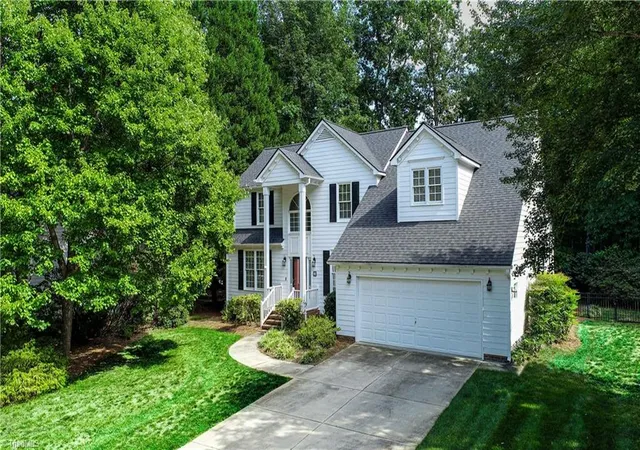 Photo 4 of Single family home for sale at 3 Veranda Ct, Greensboro, NC 27455 | MLS# 1234326 | Listing updated on 2026-09-11