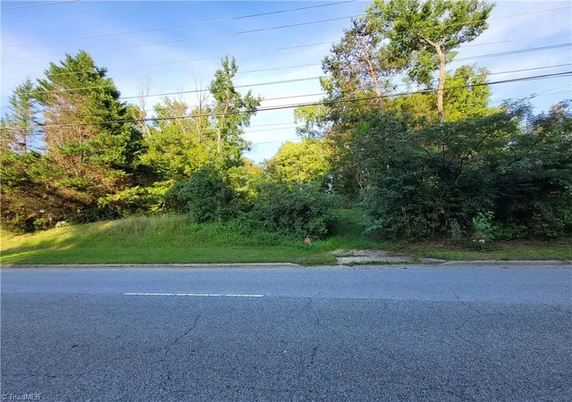 Photo 2 of Sale Pending at 2321 Brentwood St, High Point, NC 27263 | MLS# 1235404 | Listing updated on 2026-09-27