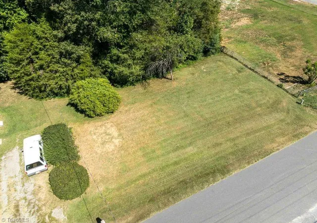 Photo 2 of Sale Pending at 3521 Piedmont Memorial Dr, Winston Salem, NC 27107 | MLS# 1235901 | Listing updated on 2026-09-25